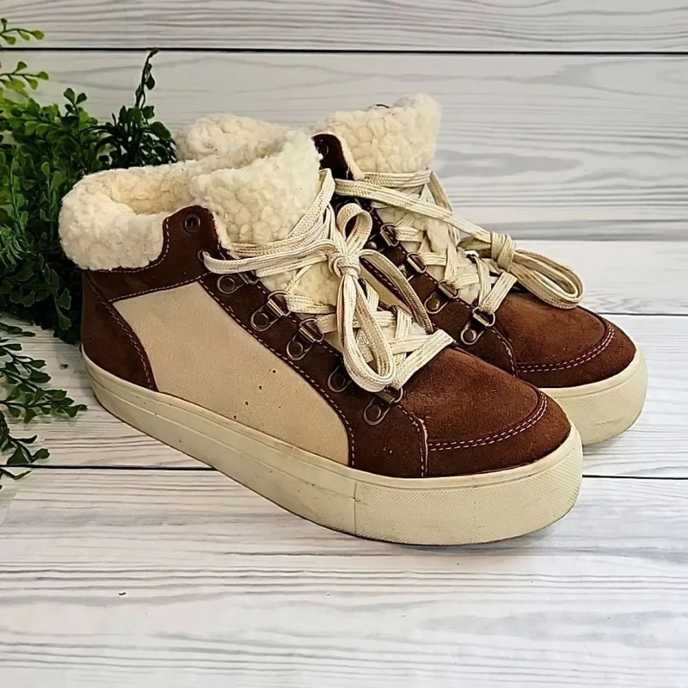 American Eagle Outfitters cozy hiker hi top sneaker Women's Size 9